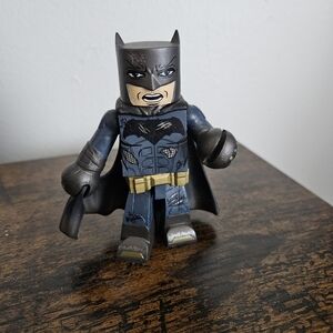 Batman Battle Damaged Vinimate Walgreens Exclusive 2017 Action Figure